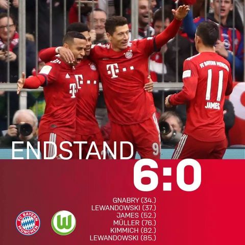  拜仁主场大胜登顶积分榜  