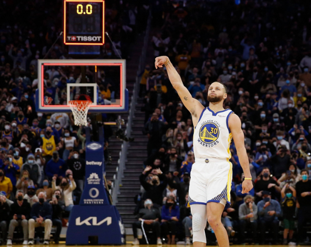  ,库里,超远三分,压哨绝杀,勇士,加时,擒,猛龙  