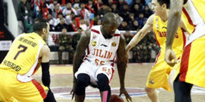  亚历山大全面发挥雷霆轻取魔术获三连胜